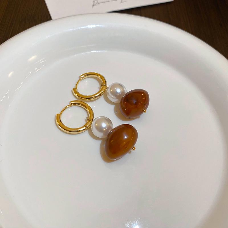 Maillard Coffee Retro Heart Hong Kong Style Versatile Stud Earrings - Niche Fashion Design