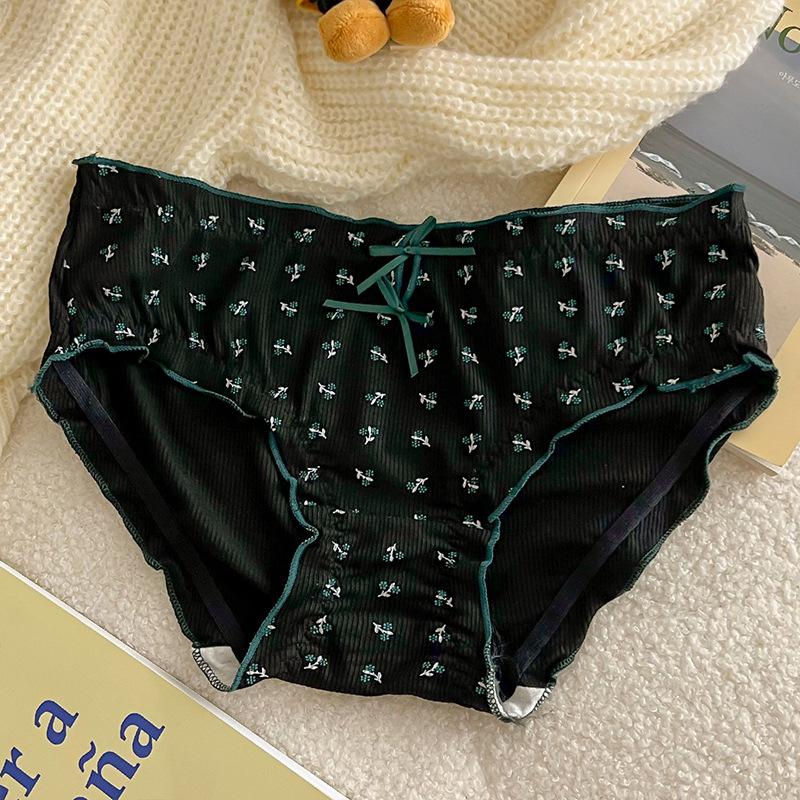 Ladies Spring and Autumn Sweet Floral Cotton Antibacterial Crotch Breathable Comfort Full Hip Mid Waist Briefs