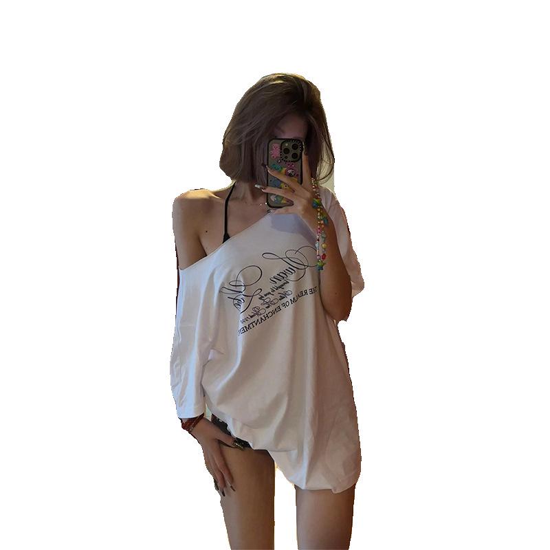 Lässiges Damen-T-Shirt mit weißem Off-Shoulder-Einärmel