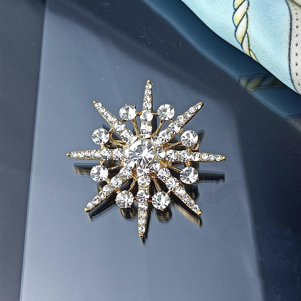 

Брошь Amas Octagonal Star для женщин, антибликовая булавка, корейский выпуск, модный персонализированный нагрудный цветочный аксессуар 7*5cm серебряный