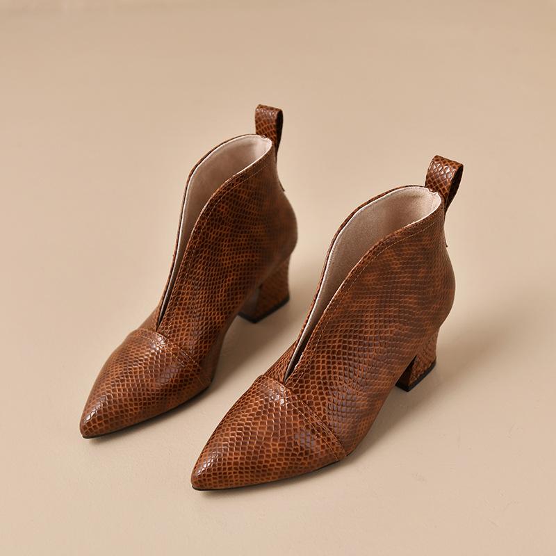 Fashion 2025Vintage Solid Color Pointed Toe Chelsea Boots for Autumn Pu Leather Low Heels Cowboy Boots Woman Short BotasPlus Size