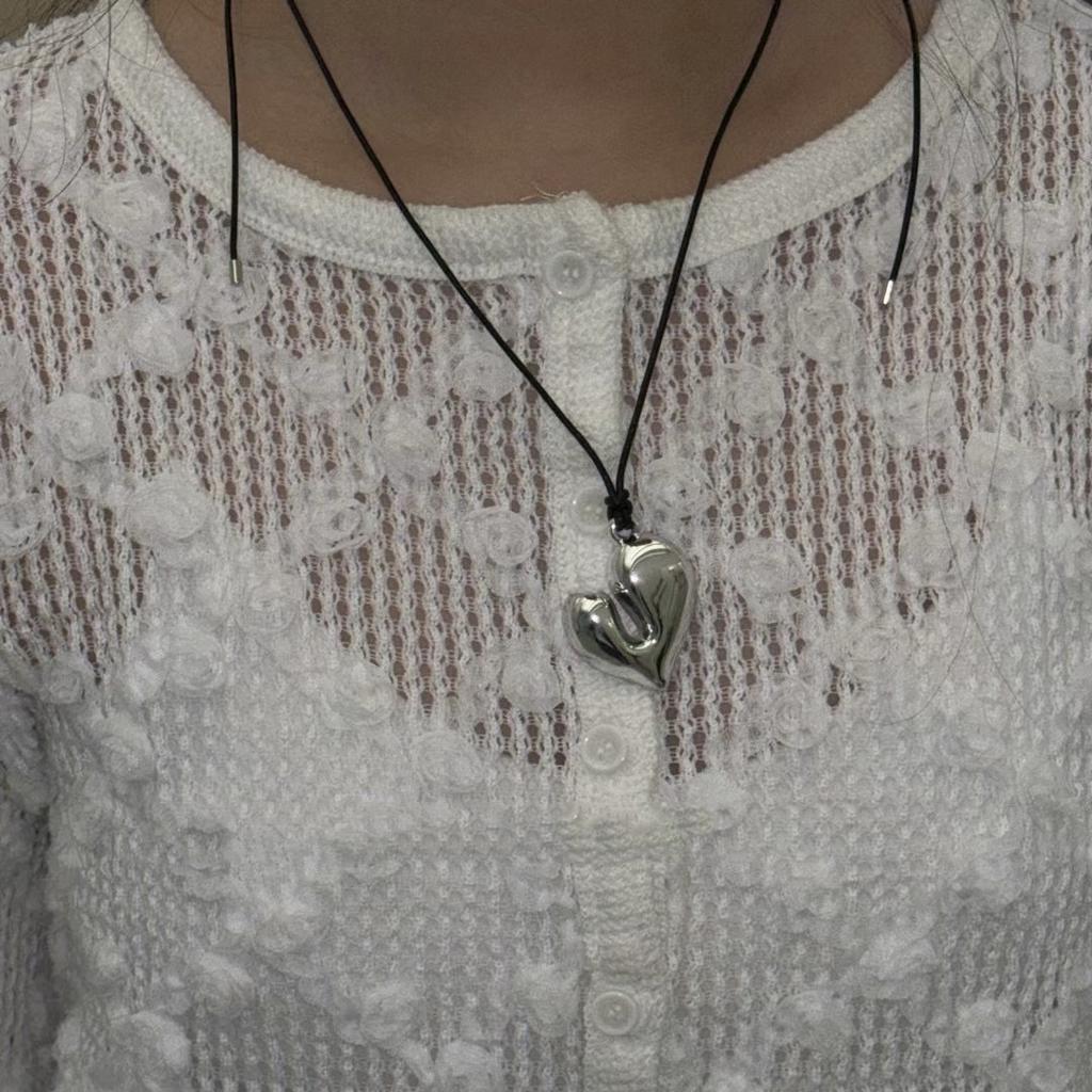 Love spherical necklace Korean niche sweet cool style collarbone chain fashionable versatile high sense necklace women