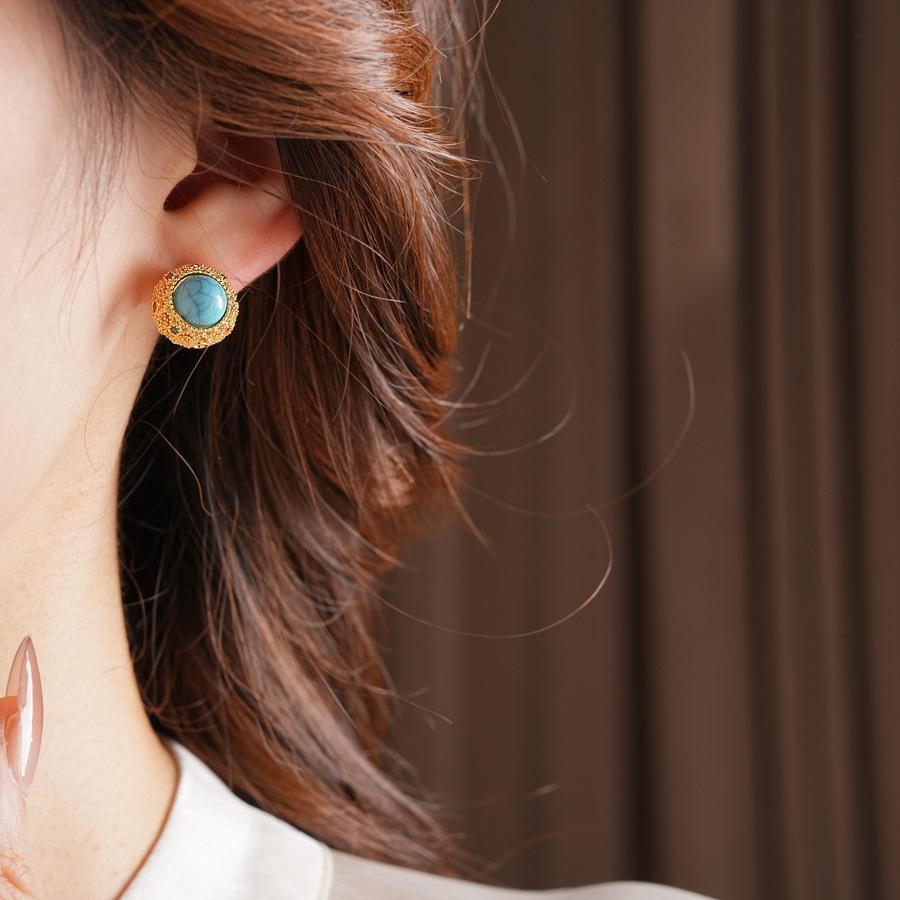 Female Niche Versatile Retro High-end Fashion Earrings