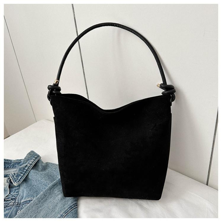 Urban Minimalist Large Tote Bag With Magnetic Closure For Daily Use