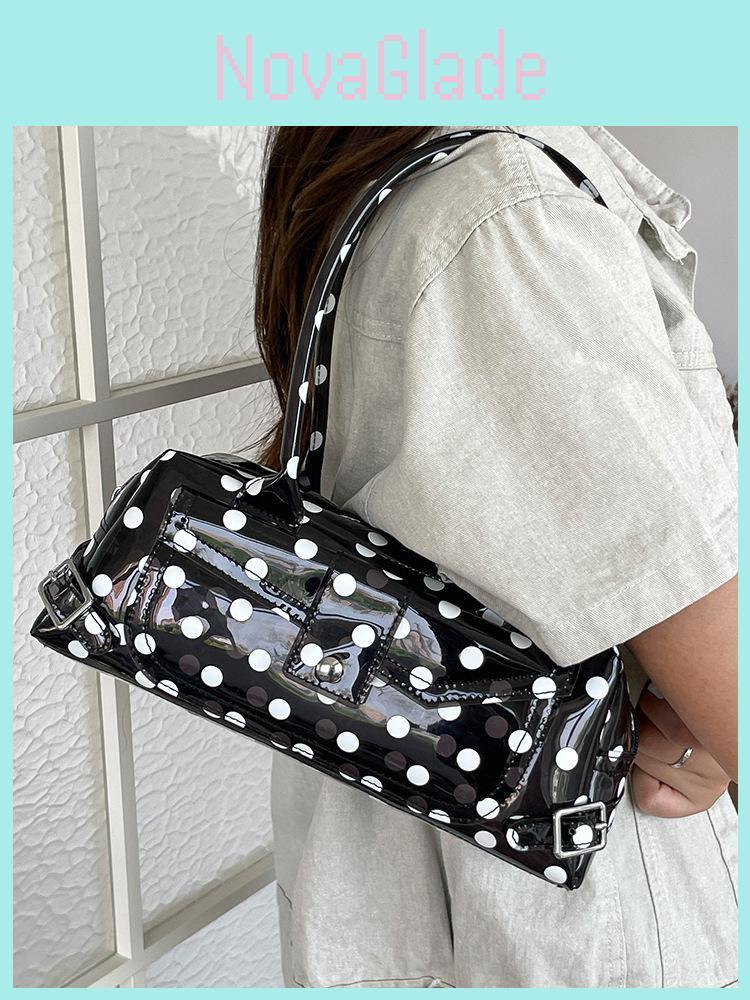 Modern City Pvc Shoulder Bag With Zipper Closure For Daily Use