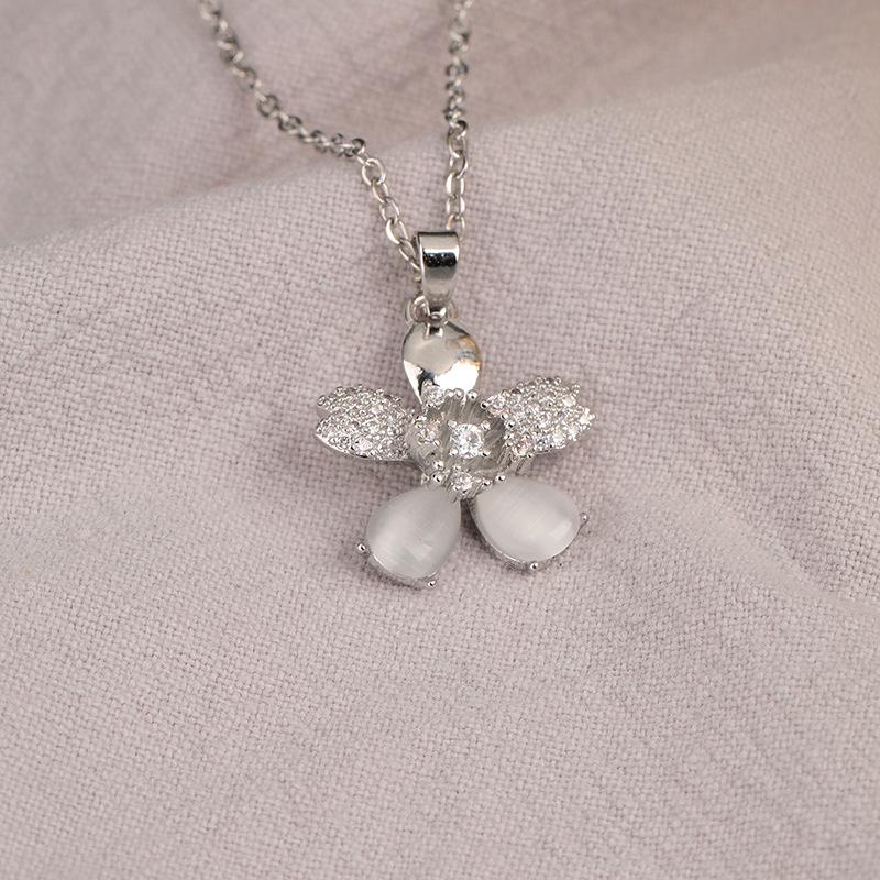 Titanium Steel Non-fading Necklace - European & American Style, Light Luxury, Versatile Korean Fashion, Perfect for Women and Girlfriend Gifts.