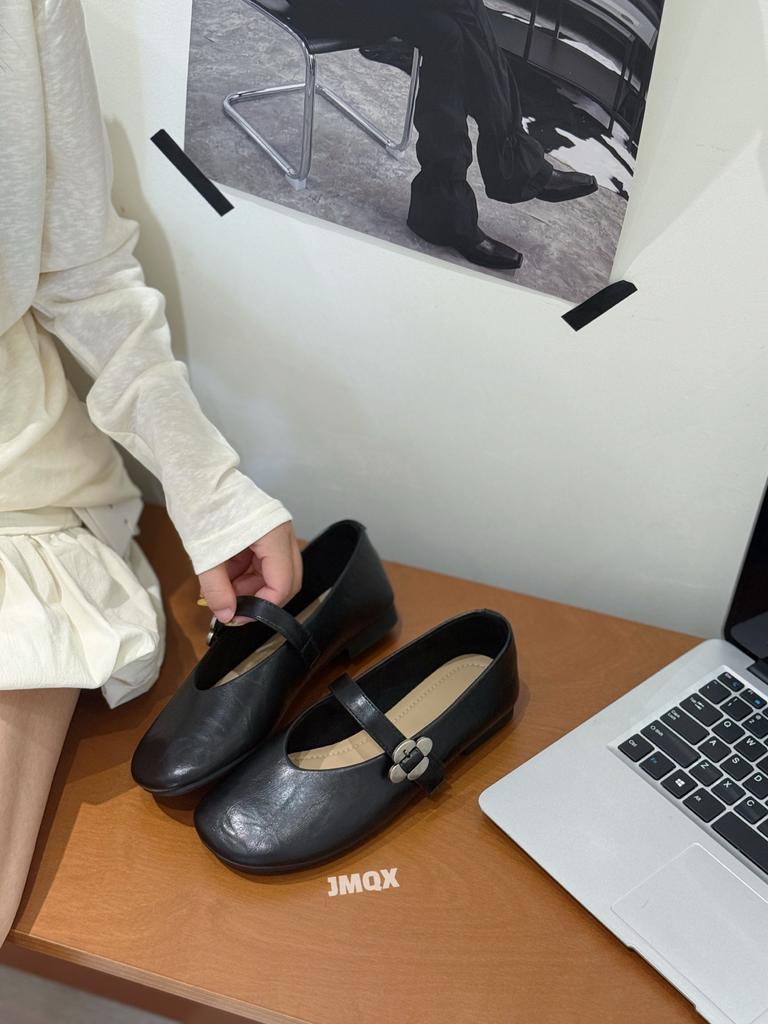 2025 new retro Mary Jane shoes women's autumn word with flat bottom shallow mouth ballet shoes commuter shallow mouth single shoes