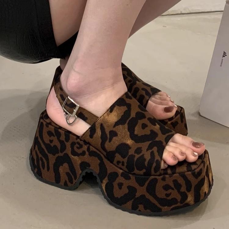 Leopard print platform open-toed summer sandals women's niche platform fashion casual word with beach shoes