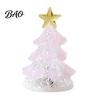 Arbre en Verre Transparent avec Étoile Dorée Figurine de Noël Illuminée Faite à la Main, Mini Cadeau de Noël Lumineux pour Amis Veilleuse, Décoration de Table Artistique pour les Fêtes