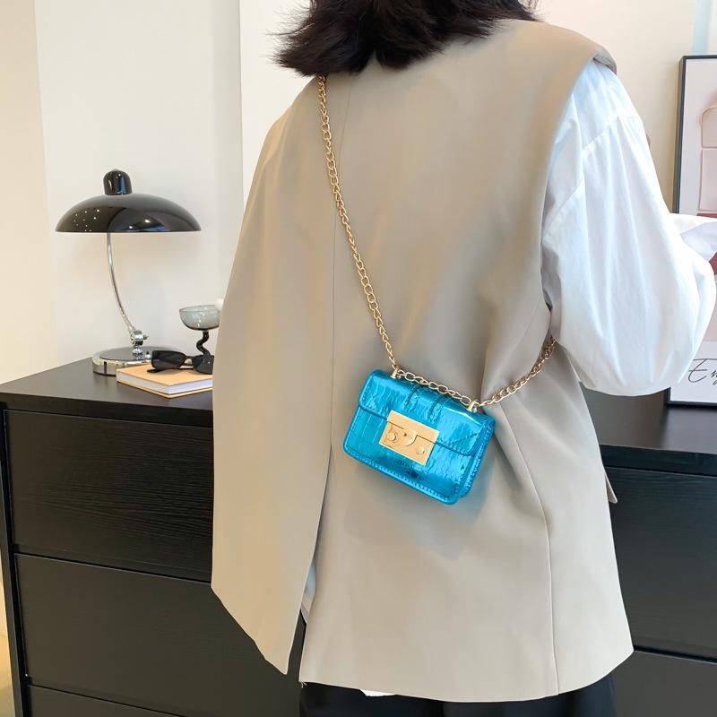 Winter lock small bag women's 2025 new simple small square bag casual solid color chain messenger bag