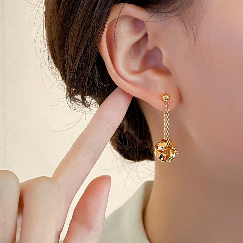 French Retro Gold Tassel Earrings: Niche Design, High-End Studs for 2025