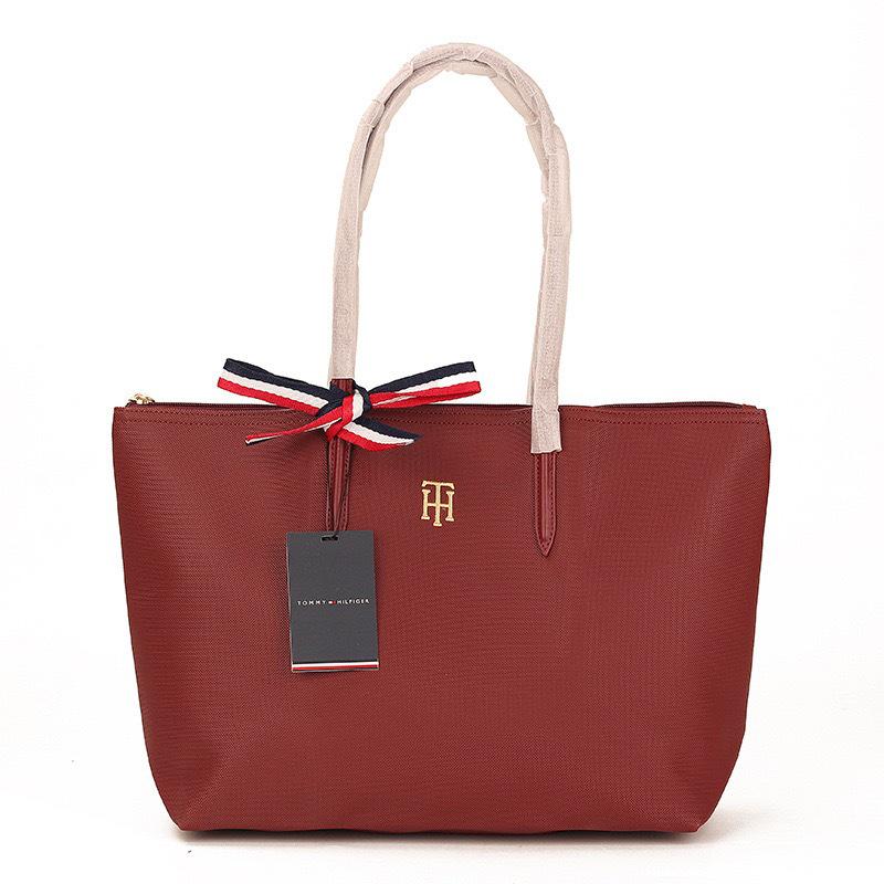 Women's Large-Capacity Lightweight Commuter Bag - Chic and Functional for Outdoor Use