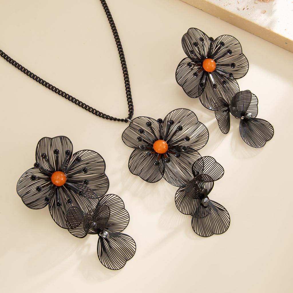 Unique Exaggerated 3D Ginkgo Leaf Tassel Necklace, Minimalist Hollow Flower Jewelry For Women