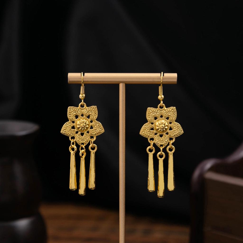 Bohemian Blätter Quasten Ohrringe: Ethnisch inspiriertes Pfauen-Design mit goldenen Glöckchen