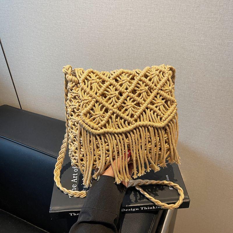 

Summer Summer High-Grade Woven Straw Bag Women 2025 New Tassel Shoulder Messenger Bag Seaside Vacation Bag Khaki