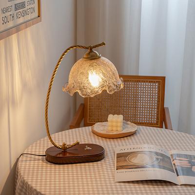 Blumenförmige Glas-Tischlampe