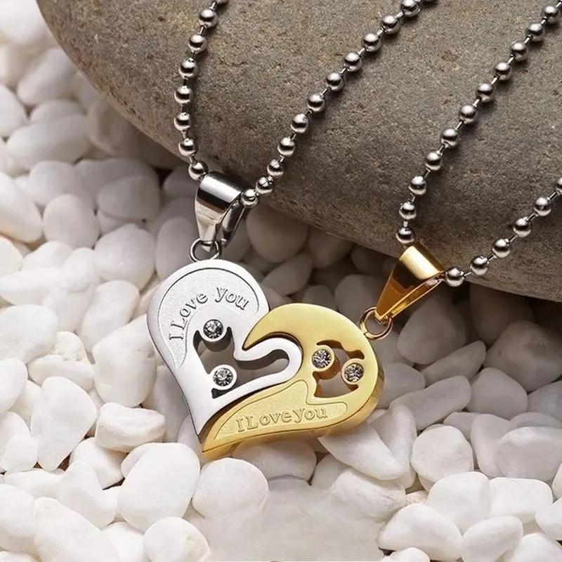 

A pair of heart-shaped diamond-studded heart pendants, a heart-to-heart love couple necklace set Gold