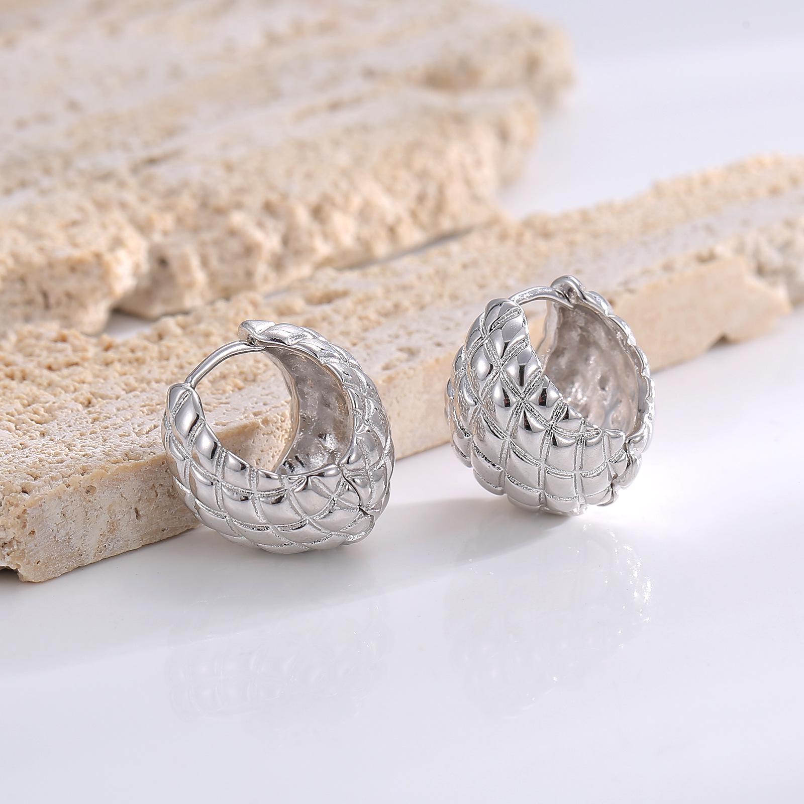 

Элегантные серьги в стиле ретро в гонконгском стиле с текстурой личи и двусторонней сияющей отделкой