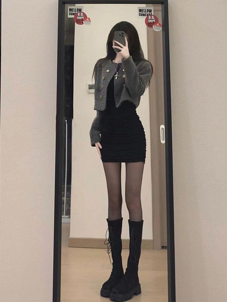 Chic Black V-Neck Long Sleeve Dress - Autumn/Winter Hip-Hugging Style for Women