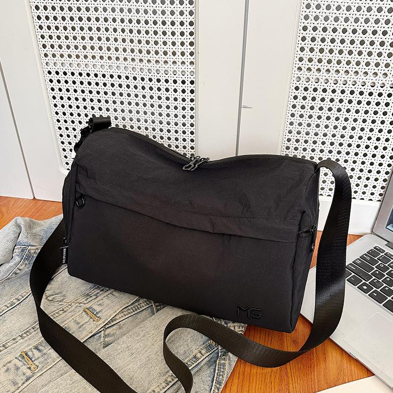 Neutral Korean version casual large-capacity fashion satchel niche daily commuting shoulder messenger bag
