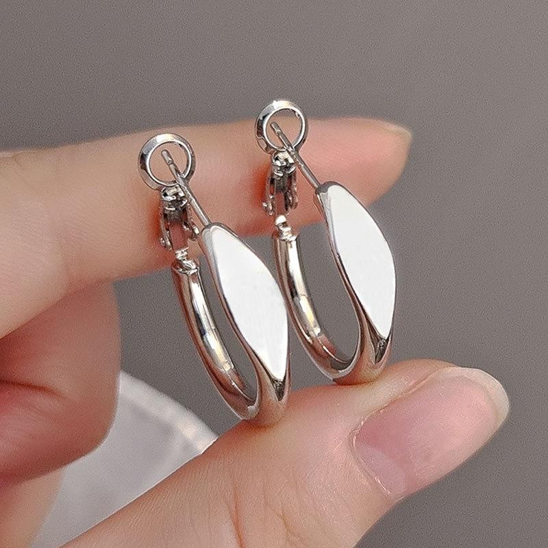 

Модные и минималистичные серебряные гладкие круглые серьги, подходящие как мужчинам, так и женщинам, персонализированные панк-ювелирные изделия в подарок серебряный