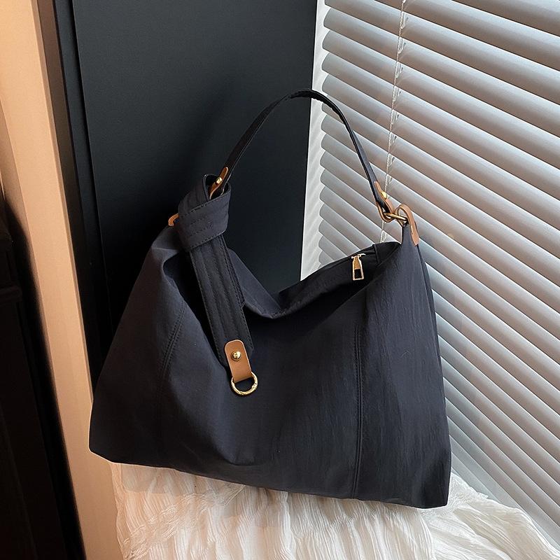 Large capacity pleated bag women's new design simple shoulder commuter tote underarm messenger bag tide