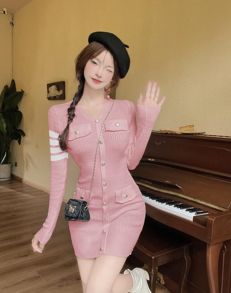 

New color matching v-neck slim-fitting knitted inner primer dress women s autumn and winter sexy waist and hip skirt One size fits all рожевий