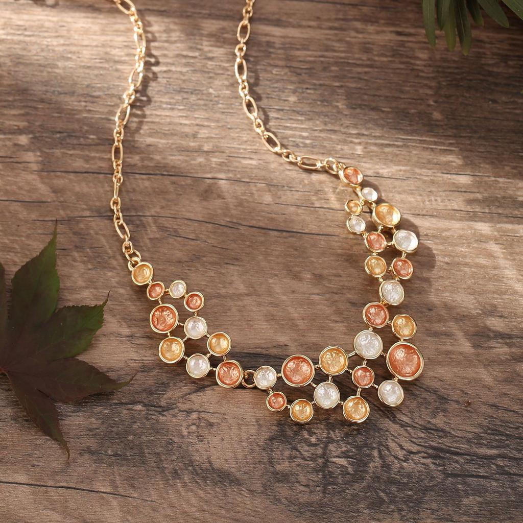 Pendentif long fleur géométrique creuse couleur émail, pendentif collier polyvalent en forme de cœur pour femme à sens élevé