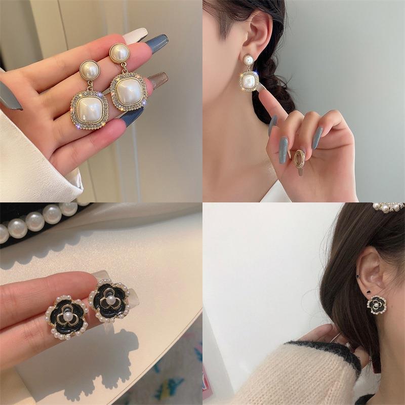 New Luxury Rhinestone Square Stud Earrings - Elegant, Versatile Design for Women, 2022