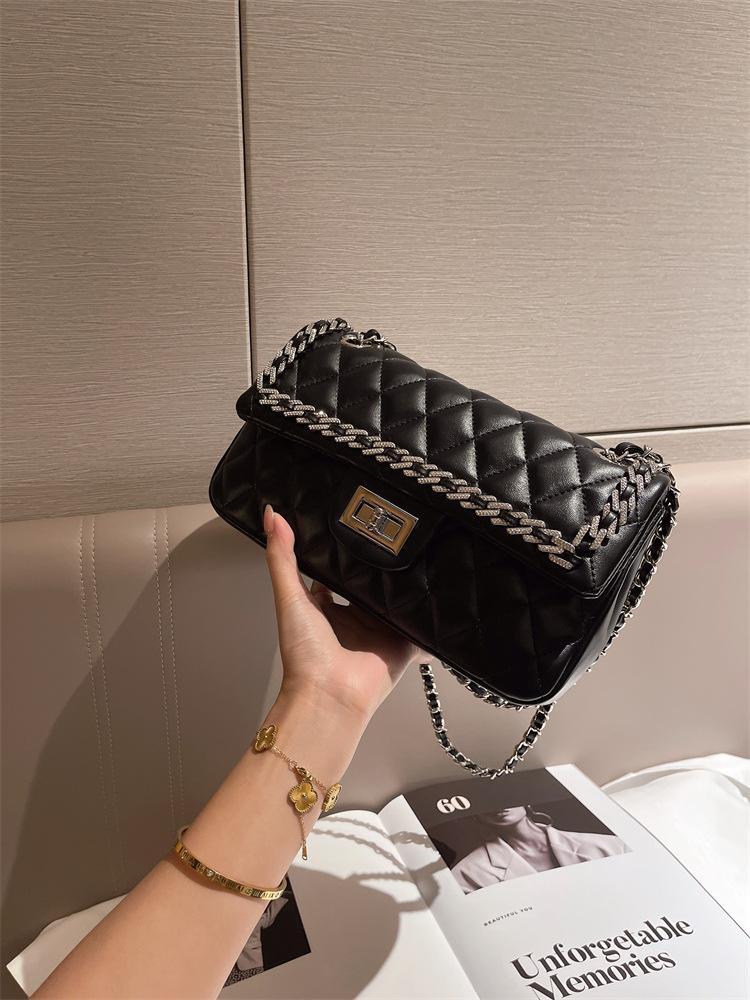 Сумка-цепочка в стиле Сяосян легкая роскошь с ромбовидной сеткой женская новый стиль популярная в этом году нишевая на одно плечо кросс-боди 5090₽