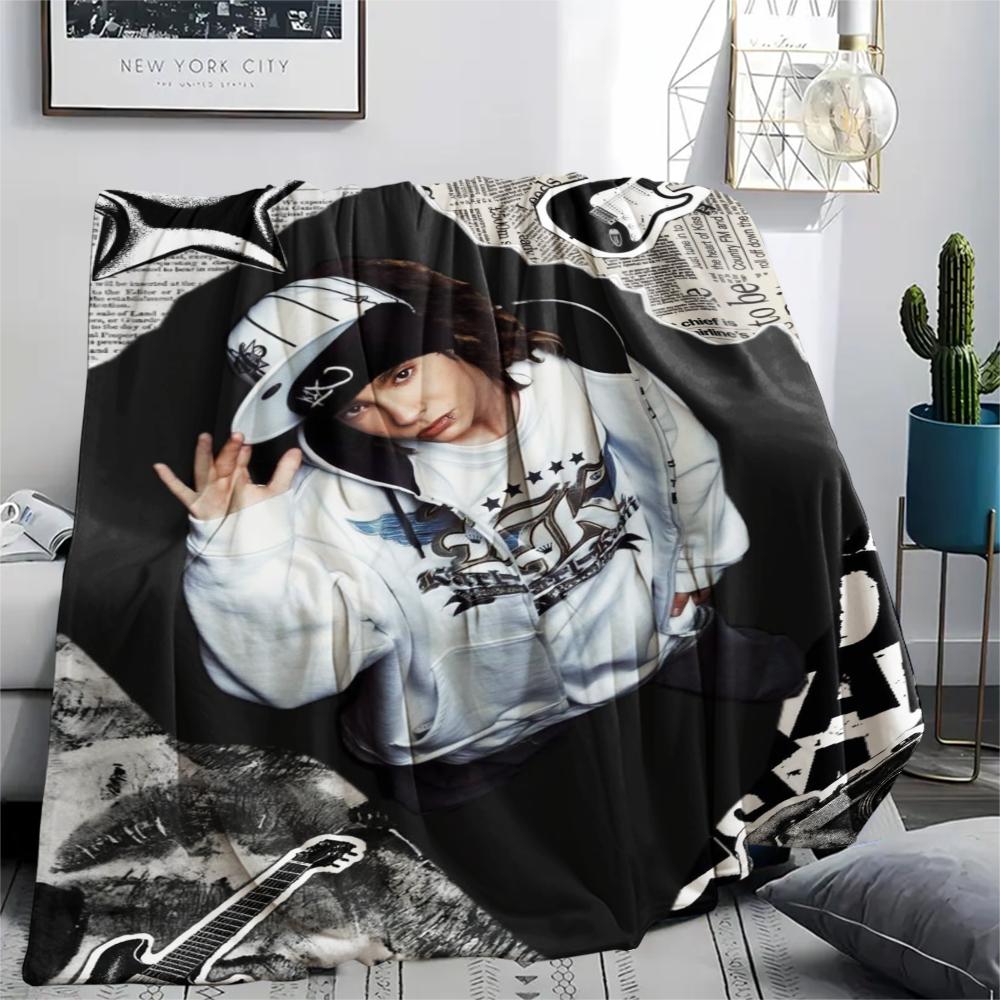 1 Stück Tom Kaulitz Print Flanelldecke, Hohe Qualität, Bequem für alle Jahreszeiten, Heimdekoration, Wärme und Komfort, Perfekt für Weihnachtsgeschenke