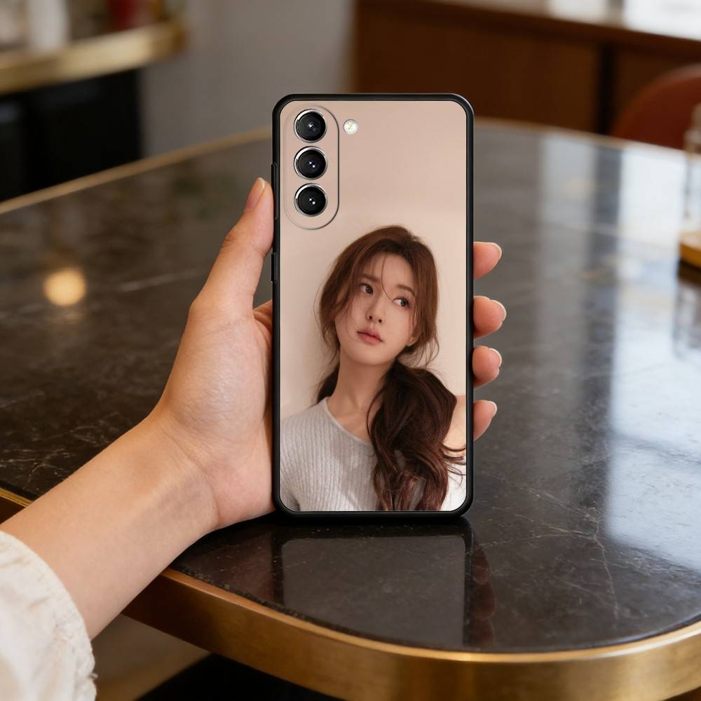Chinese actress lusi Rosy Zhao Phone Case For Samsung S25,24,23,22,30,21,10,9,Ultra,Plus,Lite,FE,4,5 G Soft Black Case
