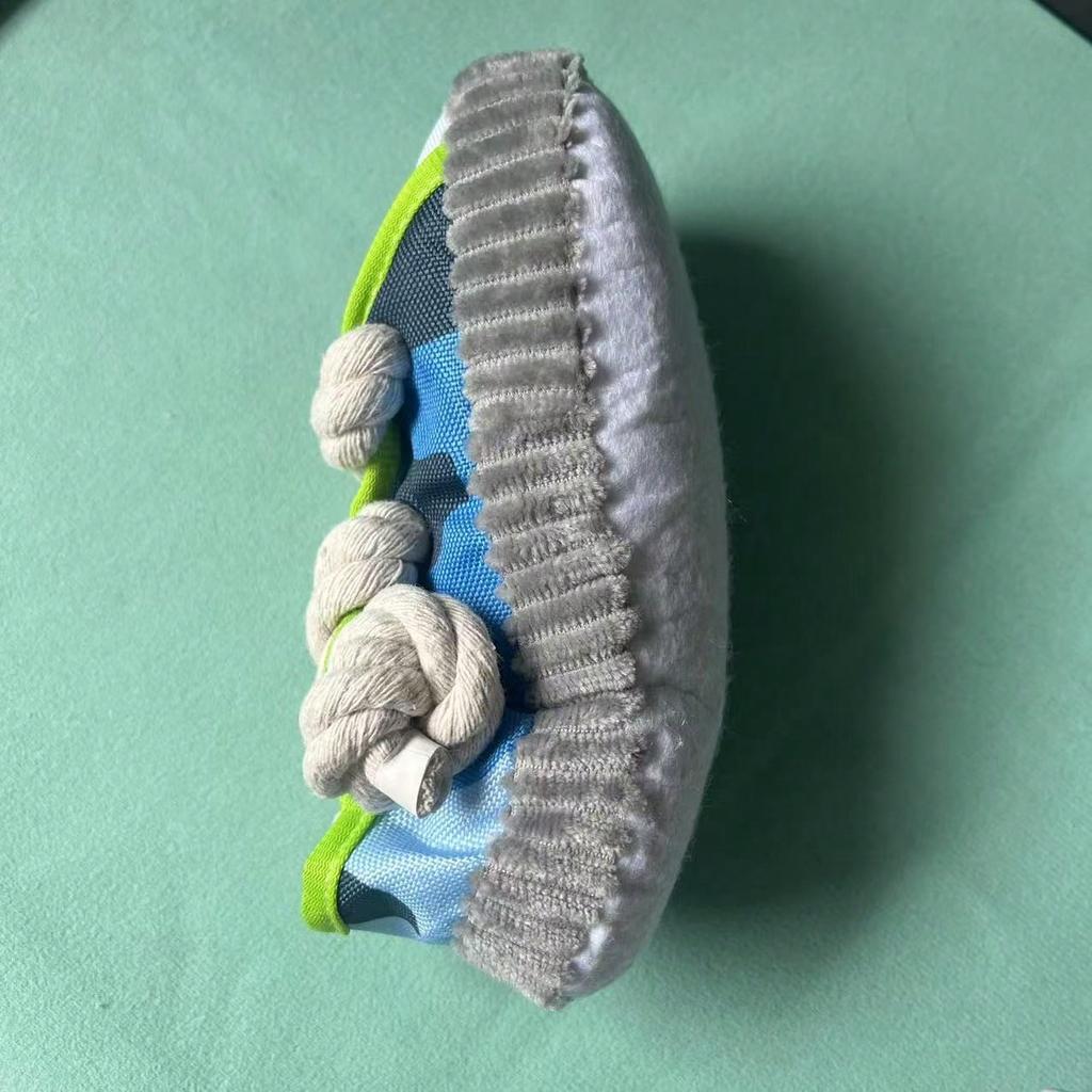 1-Pack Single Sneaker-Style Dog Chew Toy With Knot And Squeaky Ball - Durable Oxford Cloth Dog Chew Toy Suitable For Dogs Weighing 8-25 Lbs