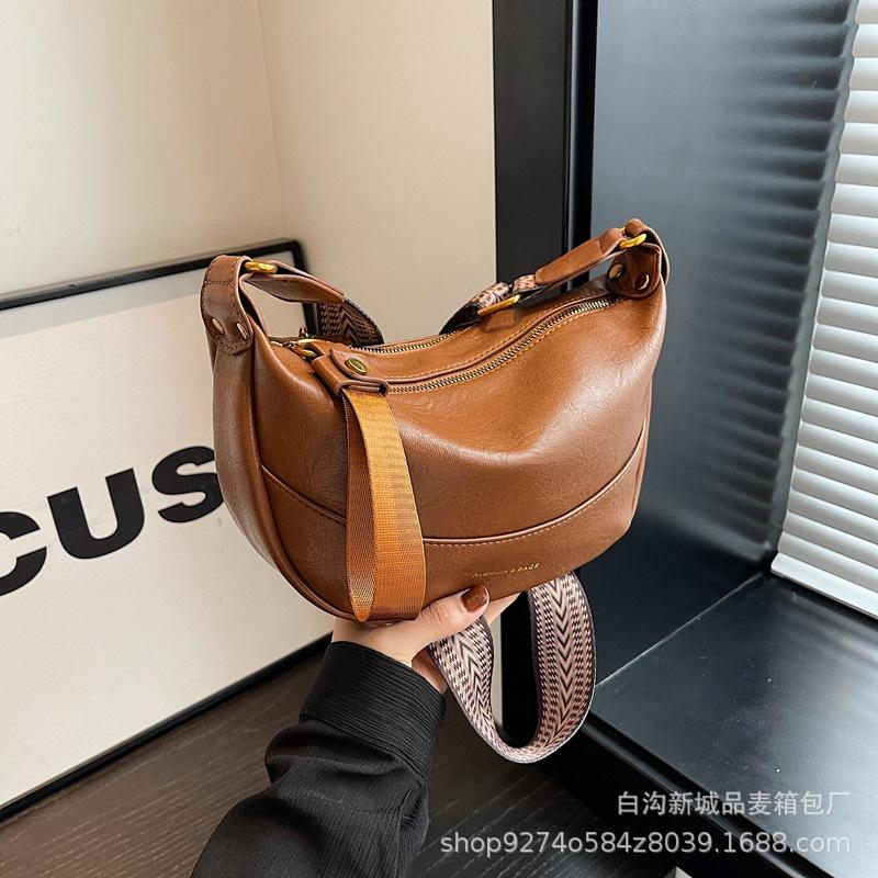French Niche Fashion Wide Shoulder Strap Small Bag Women 2025 New Trendy Internet Celebrity Popular Dumpling Bag Foreign Style Messenger Bag