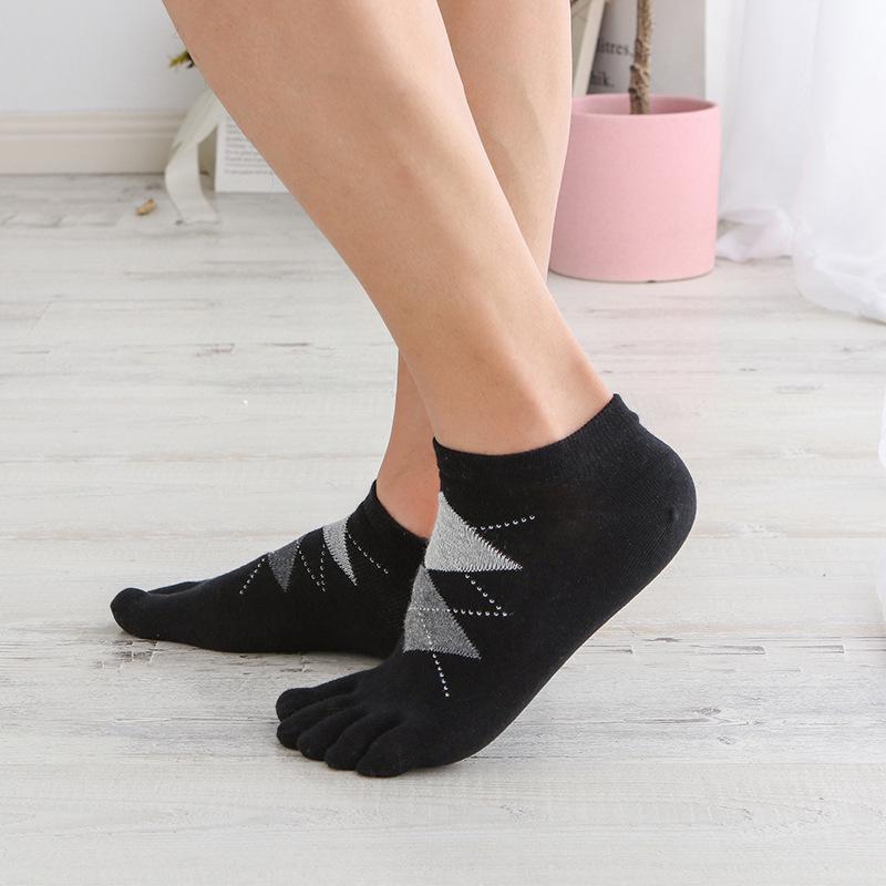 Men's Low-Cut Cotton Five-Toe Socks - Sweat-Absorbent and Breathable