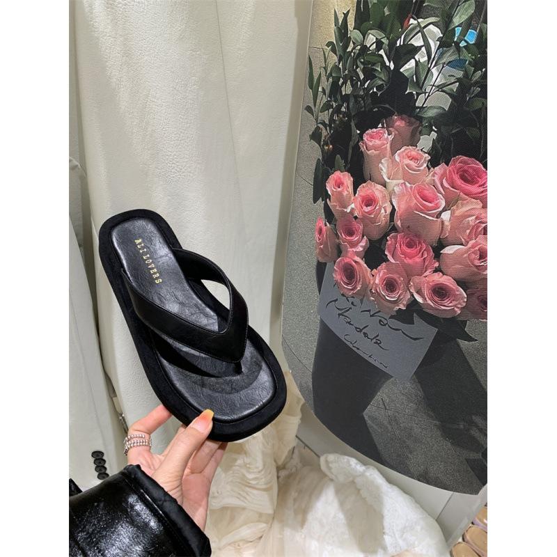 Version coréenne de chaussures de plage à plateforme décontractées à imprimé léopard pour femmes 2025 printemps et été nouveau confortables et antidérapantes à porter en extérieur tongs d'orteil