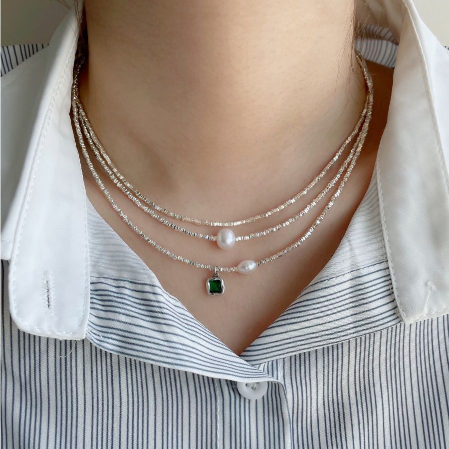 

Ожерелье с подвеской из изумрудного квадратного циркона в элегантном женственном стиле, серебряная цепочка на воротнике S925 с фрагментами жемчуга, универсальная тенденция на шейную цепочку