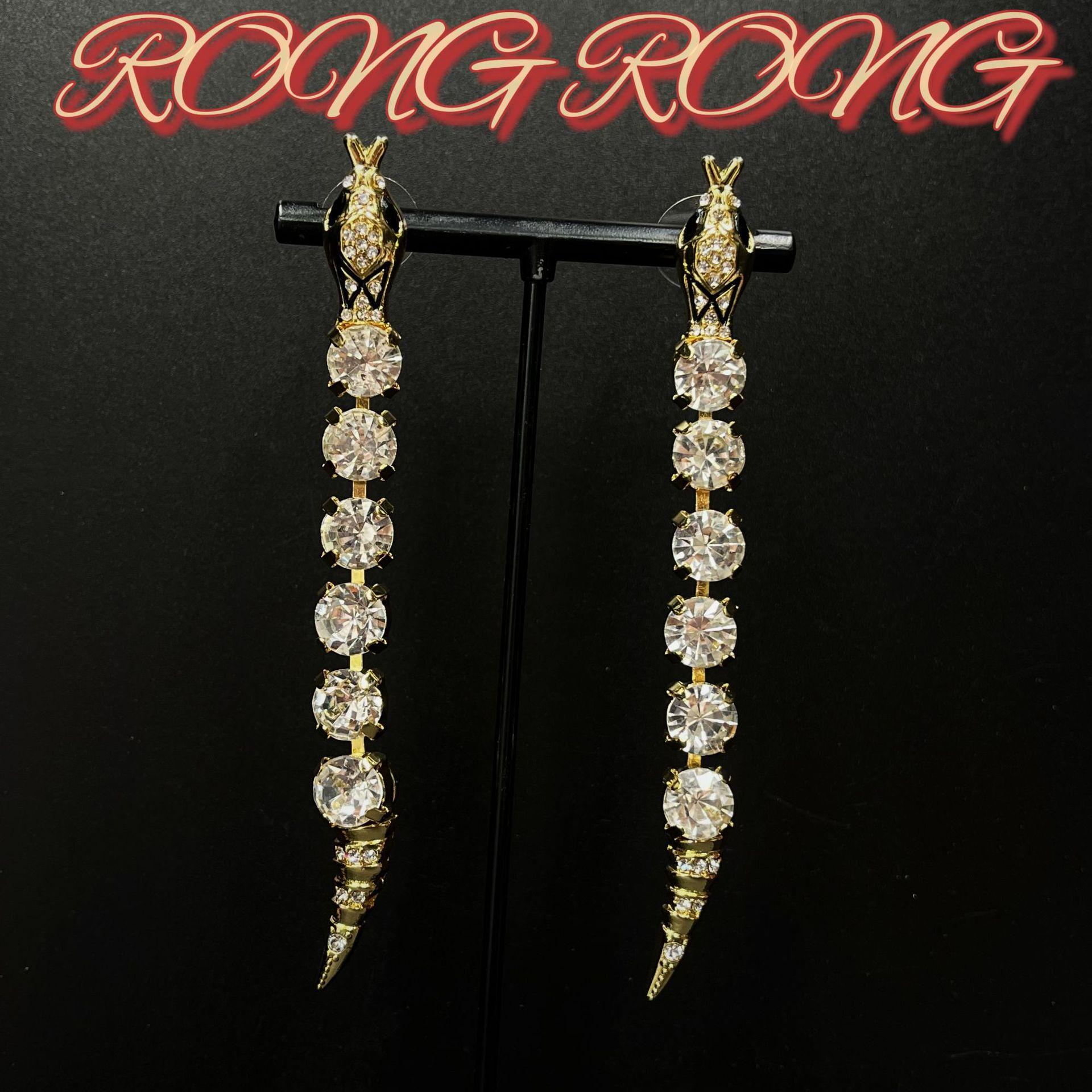 

Vintage Large Water Y-shaped Long Necklace Light Luxury Full Personalized Accessory