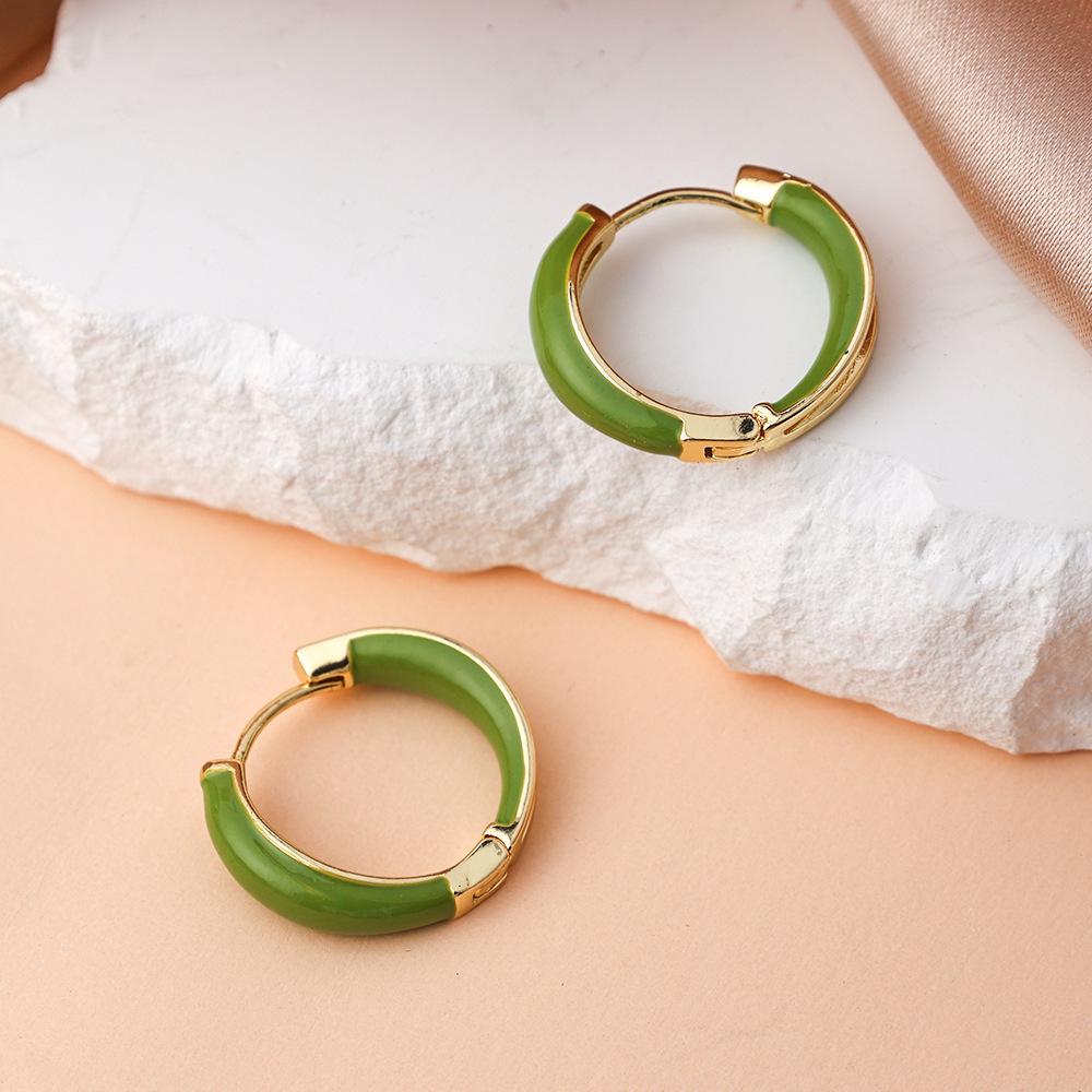 Гонконгские серьги-пусеты из серебра 925 пробы в ретро-стиле: Изысканная капельная глазурь, Модный нишевый дизайн, Высококлассный женский аксессуар. золотой/зелёный