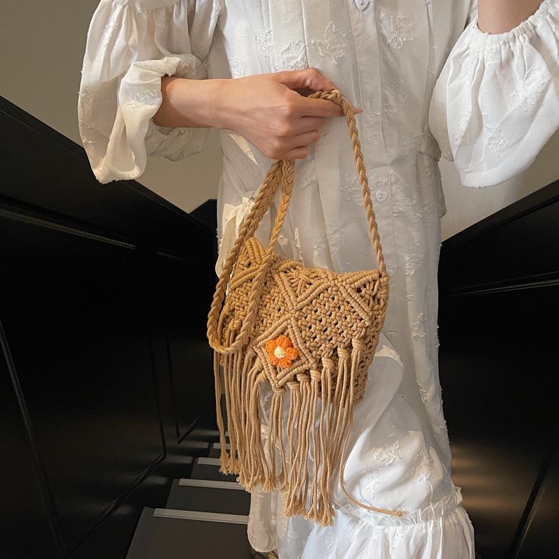 New Straw Floral Decor Bag Bohemian Tassel Beach Bag Women Crochet Fringed Crossbody Ultralight Shoulder Bag