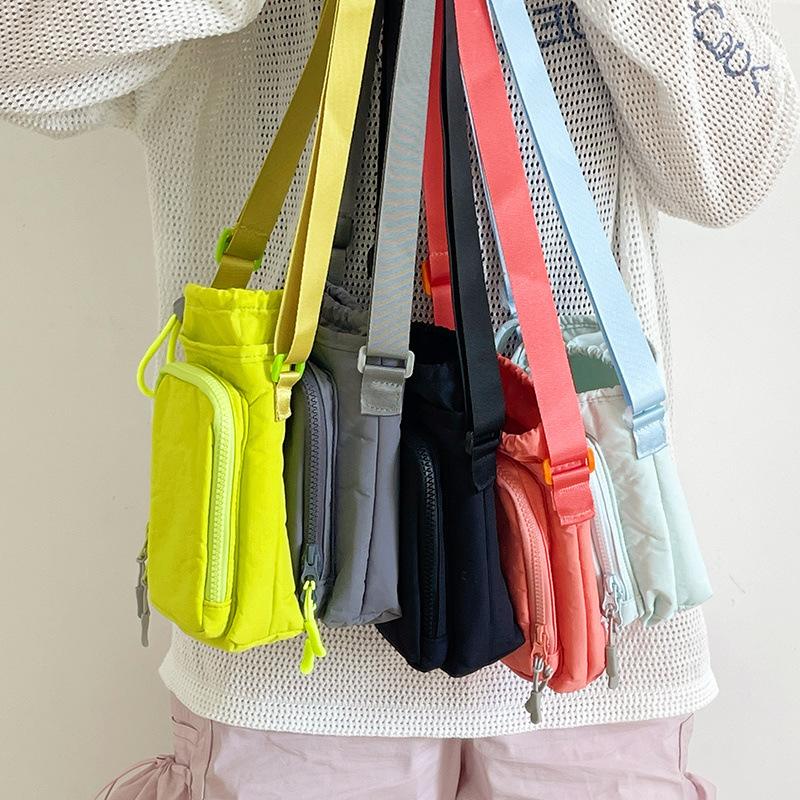 Spring outing new outdoor lightweight thermos cup messenger bag waterproof mobile phone bag 2l kettle bag women's shoulder bag baby walking bag