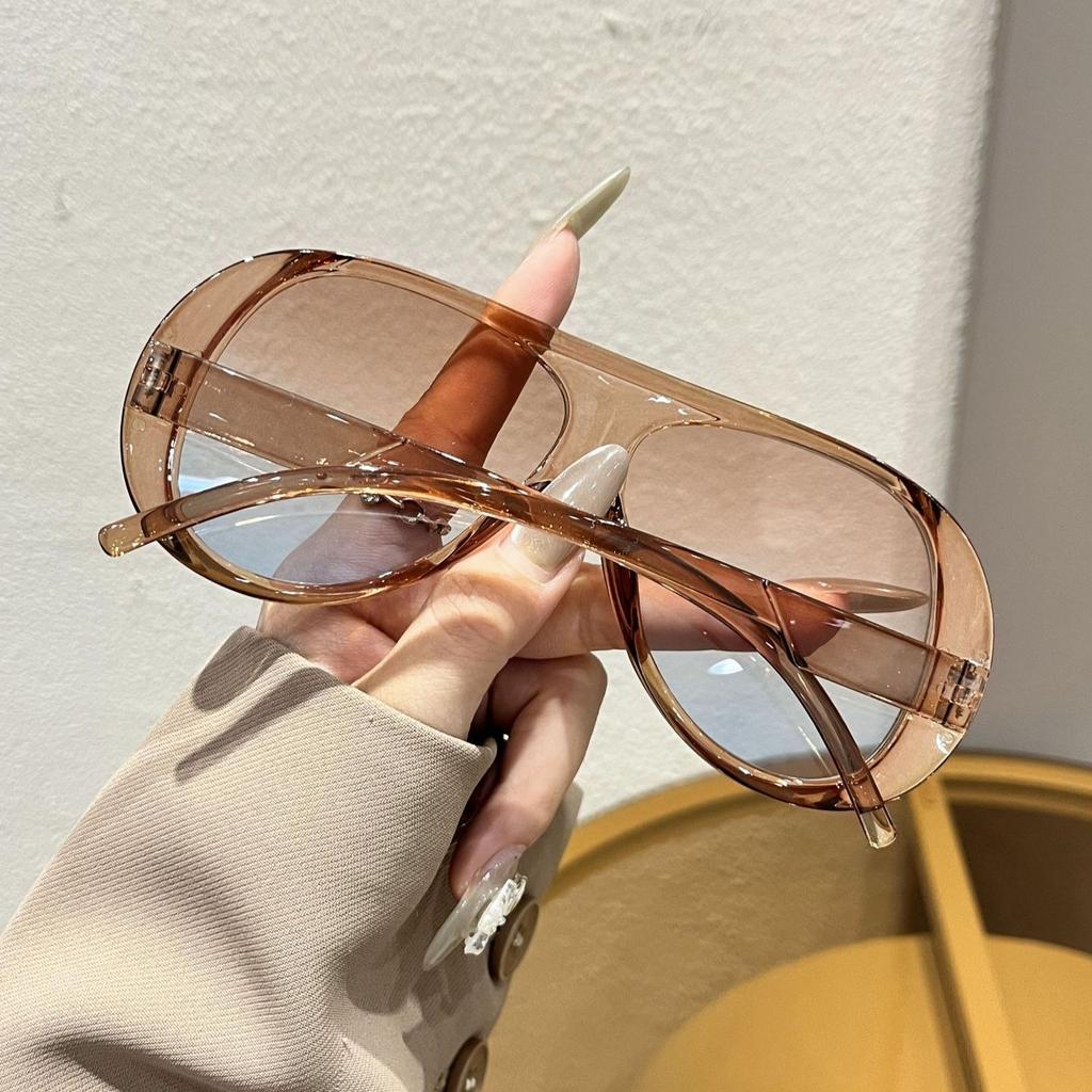 Stylish Oversized Sunglasses for Women, European and American Retro Style, Slimming, UV Protection, Strong Light Protection for Men.