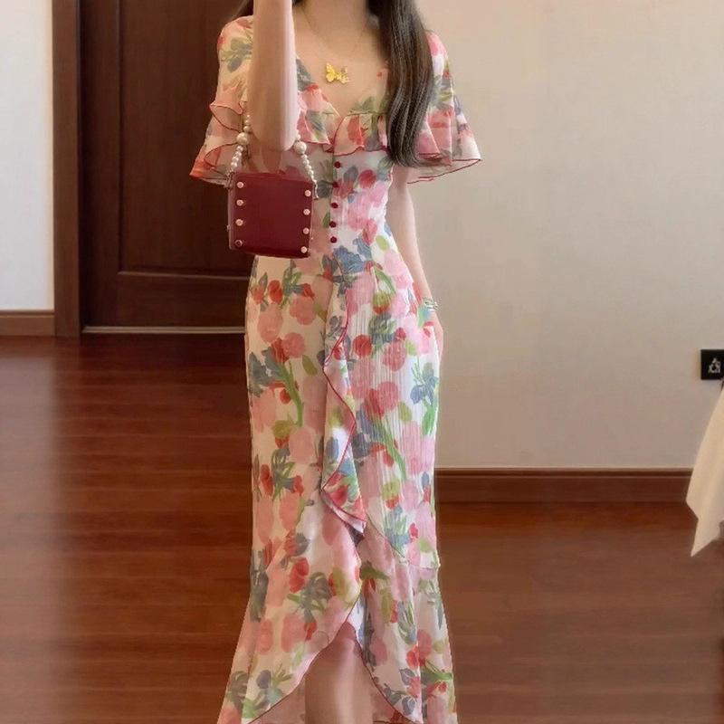 French vintage floral V-neck ruffled dress for women, summer vacation style, waist-cinching, asymmetrical long dress