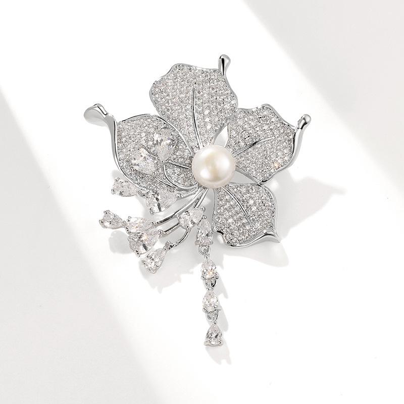 

Thousand Clan Elegant Evening Dress Brooch with Tassel Zircon Pearl