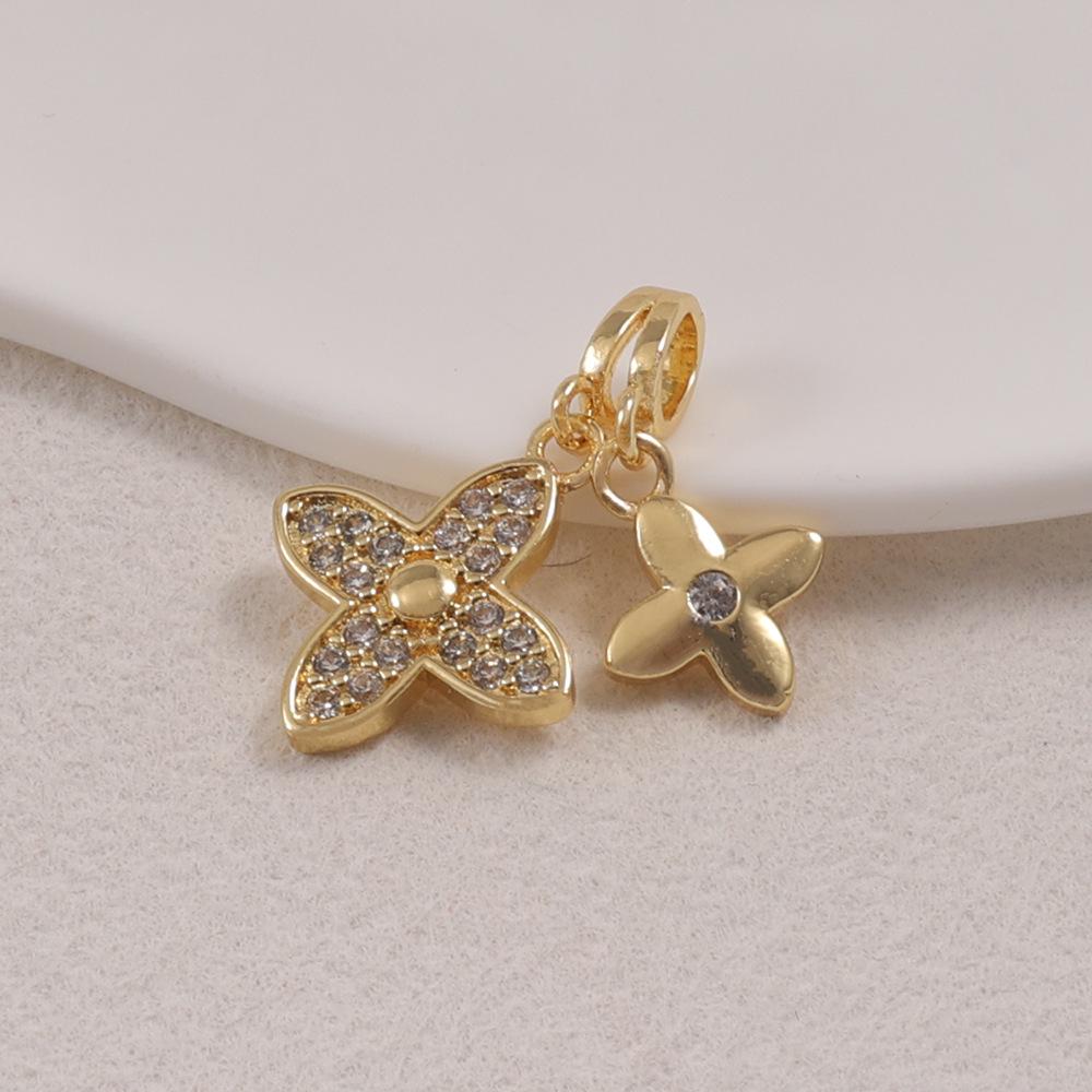 Stunning Twin Flowers Four-Leaf Clover Diamond Pendant Necklace for Women – Gold Niche Design Clavicle Chain