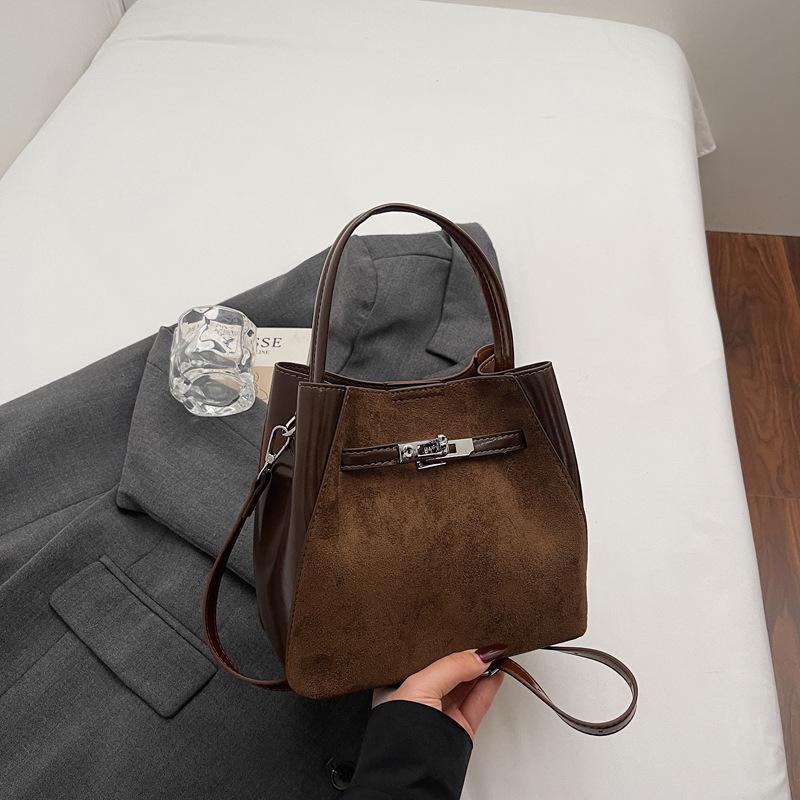 

2026 Winter New Fashion Simple Handbag Women s Large Capacity Simple Casual Commuter Shoulder Bag Crossbody Bag