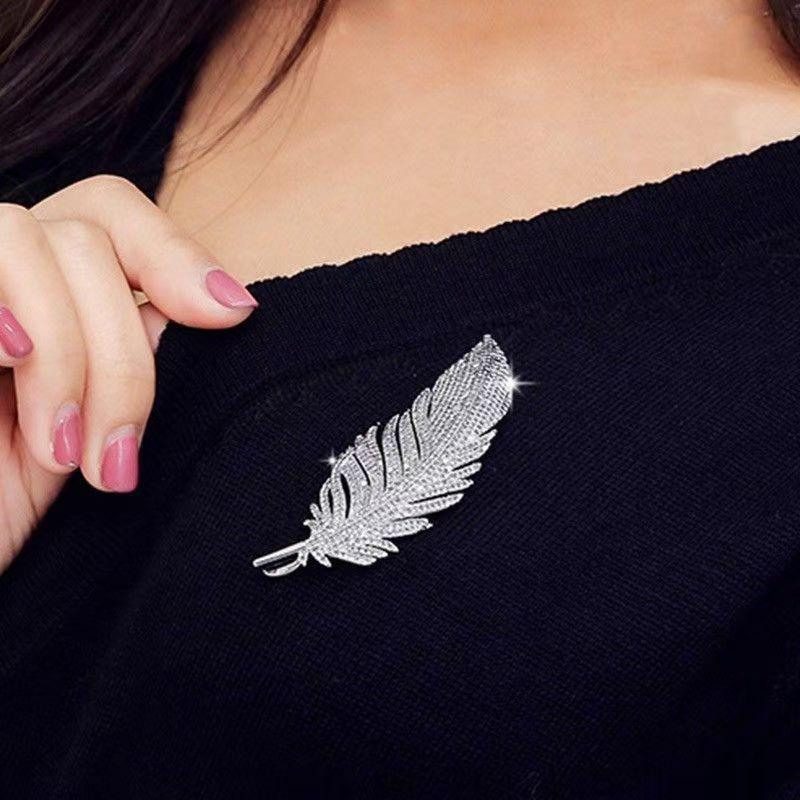 Zircon Feather Brooch: Elegant Unisex Korean-Style Suit Accessory.