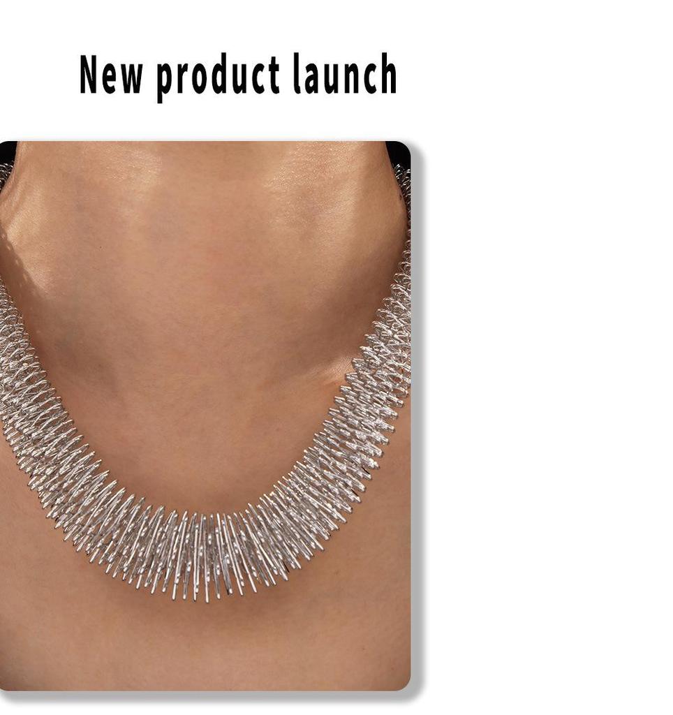 Extra velký pružinový trendy zlatý choker s přehnaným designem z titanové oceli