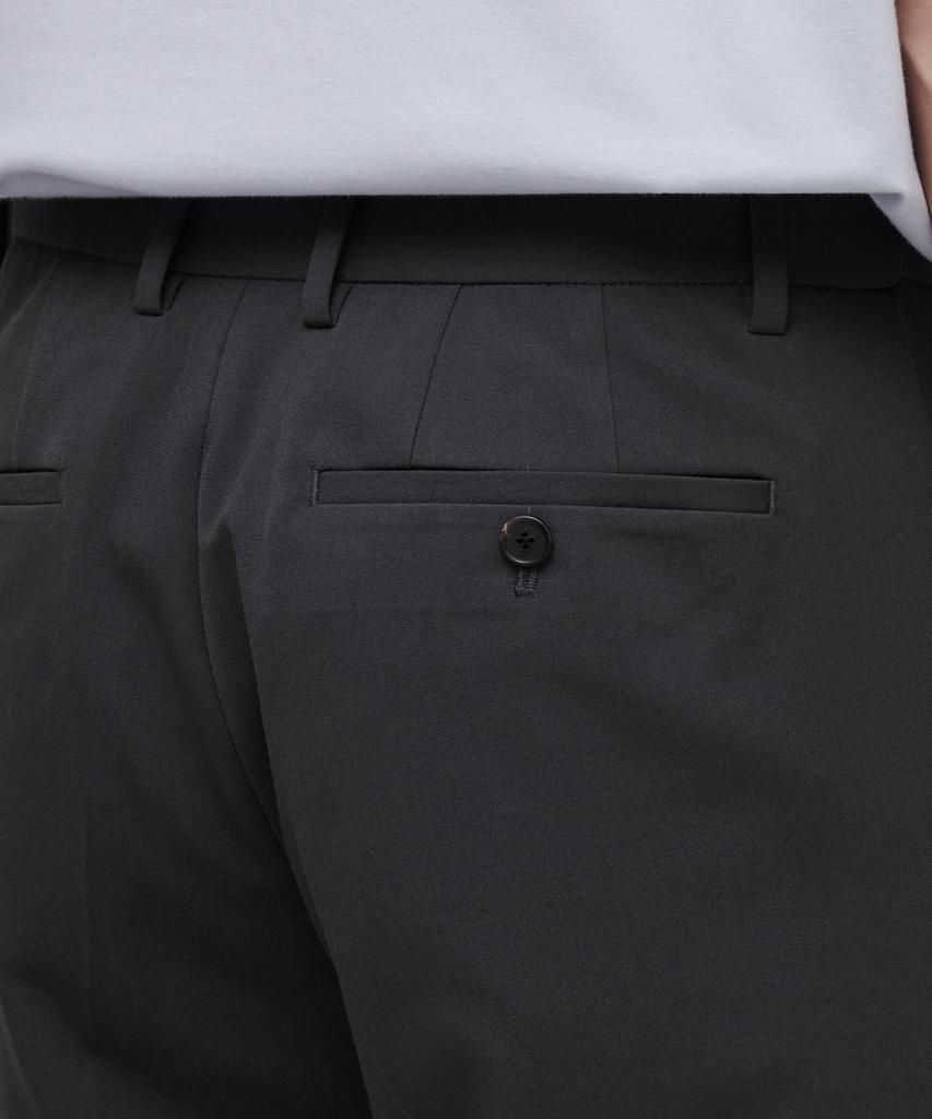 MUSINSA STANDARD Lightweight Relaxed Tapered Hidden Banding Crop Slacks [Gunmetal]