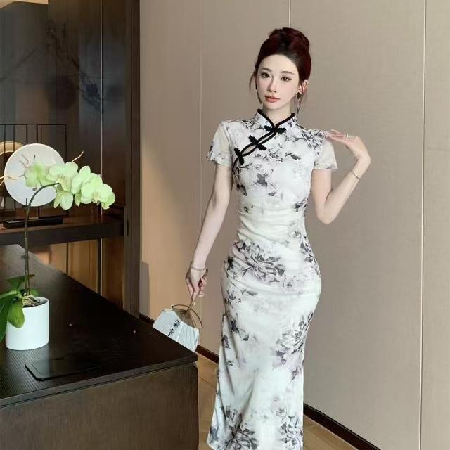 Elegant Women's Retro Cheongsam Dress with Frog Buttons and Stand Collar - Slim Fit, Printed, Slit, Mid-Length